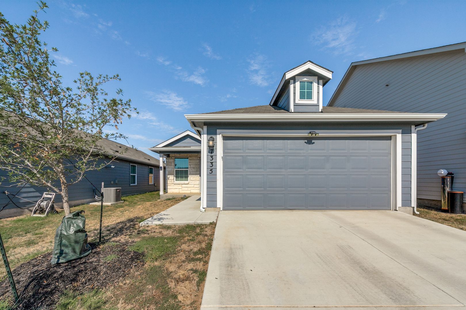 San Antonio House: 7335 London Mill