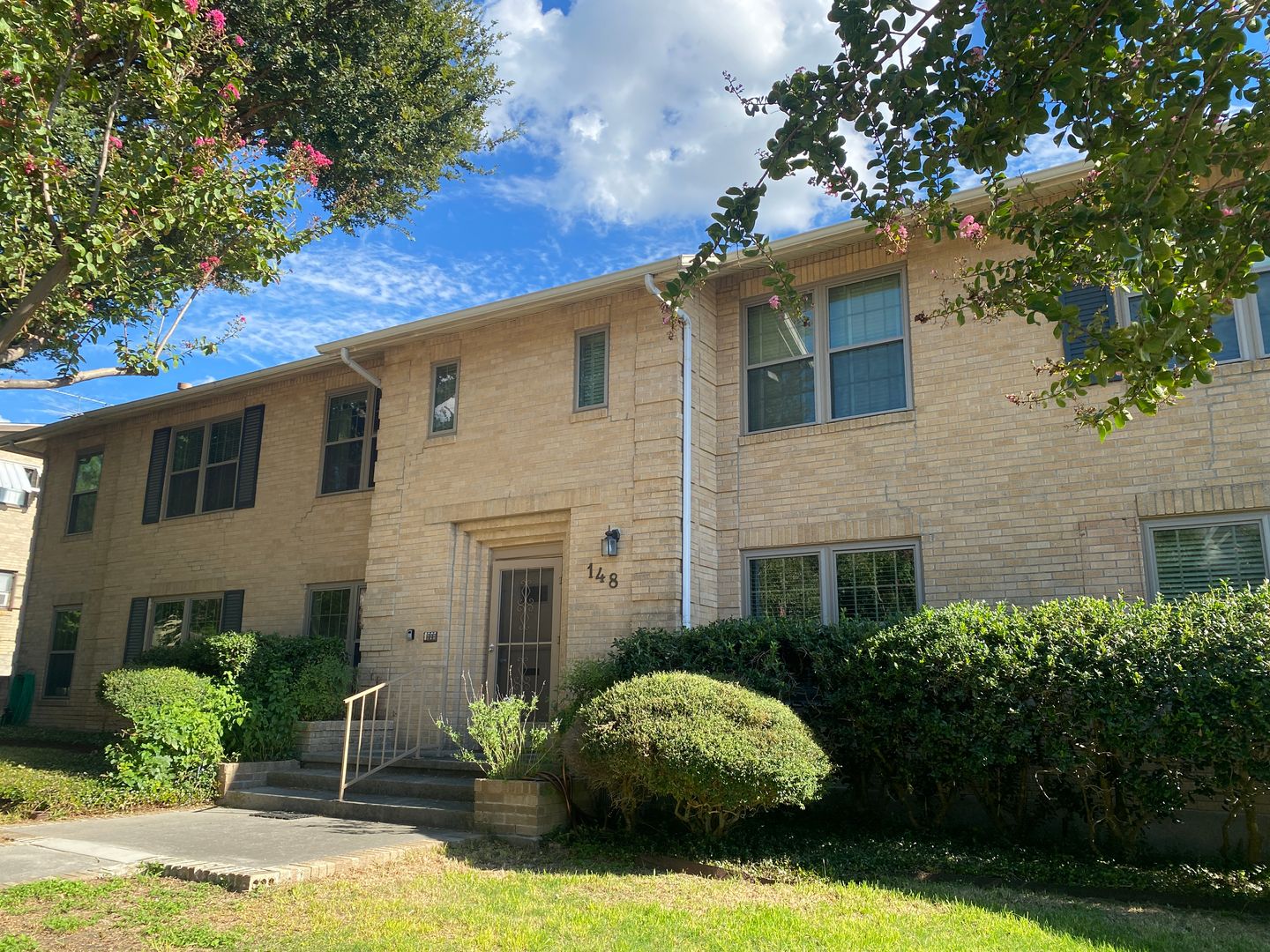 Alamo Heights Apartment: 150 Elizabeth Rd