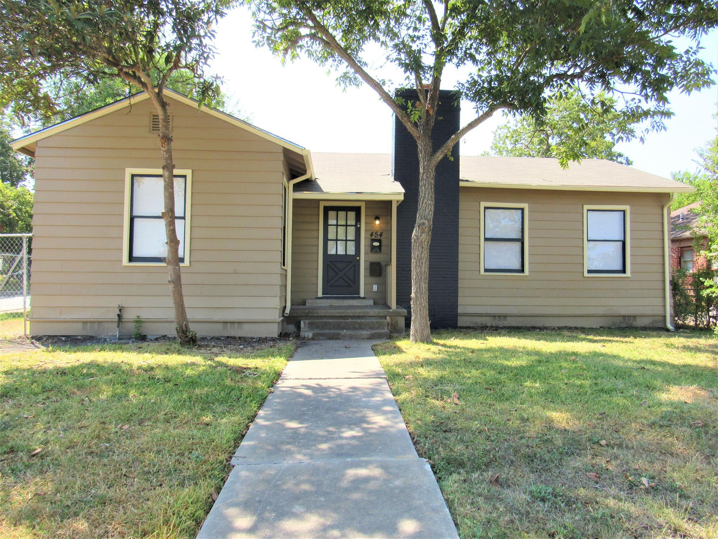 San Antonio House: 454 Bailey Ave
