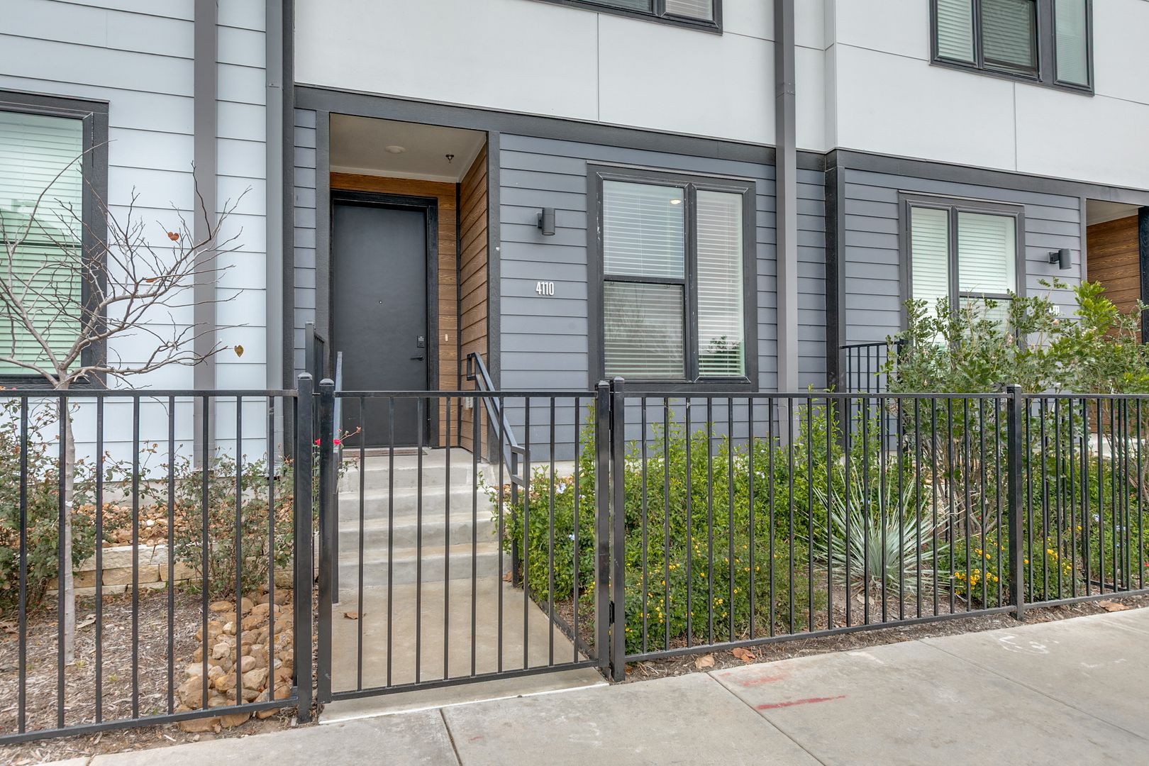 San Antonio House: 719 E Locust St #4110