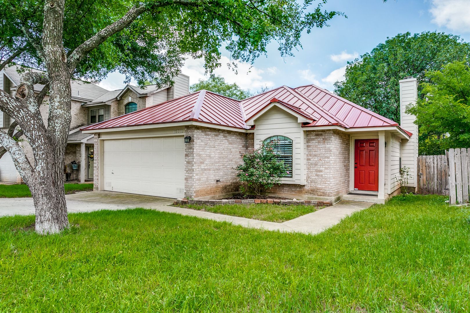 San Antonio House: 16010 Rough Oak St
