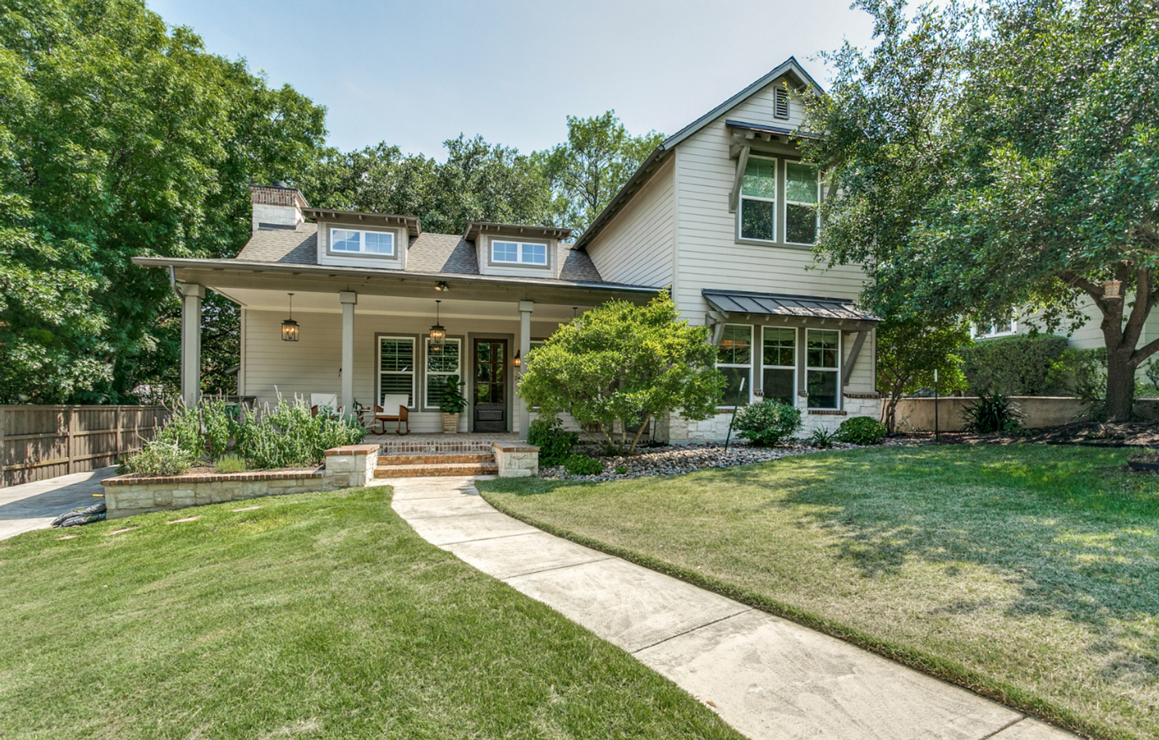 Alamo Heights House: 242 E Elmview Pl