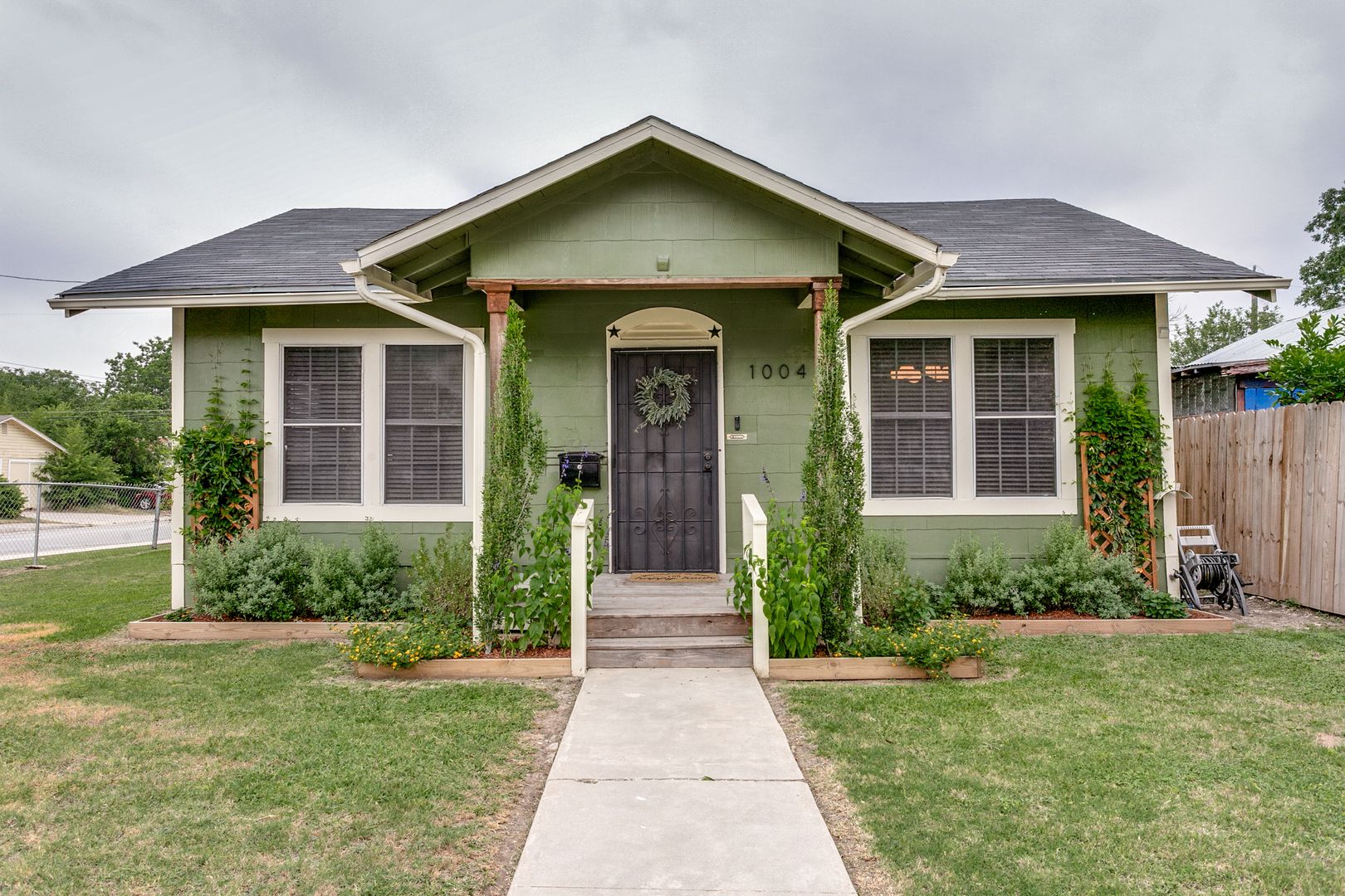 San Antonio House: 1004 Edison Dr