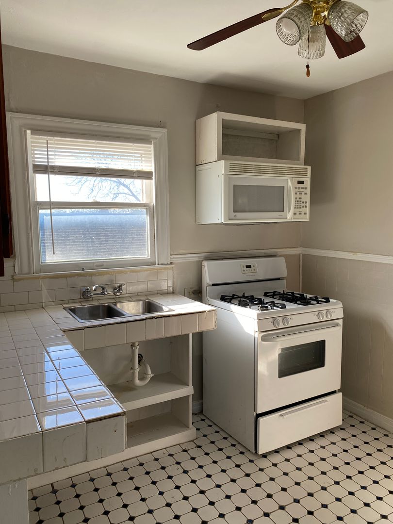 San Antonio Apartment: 237 Pershing Ave