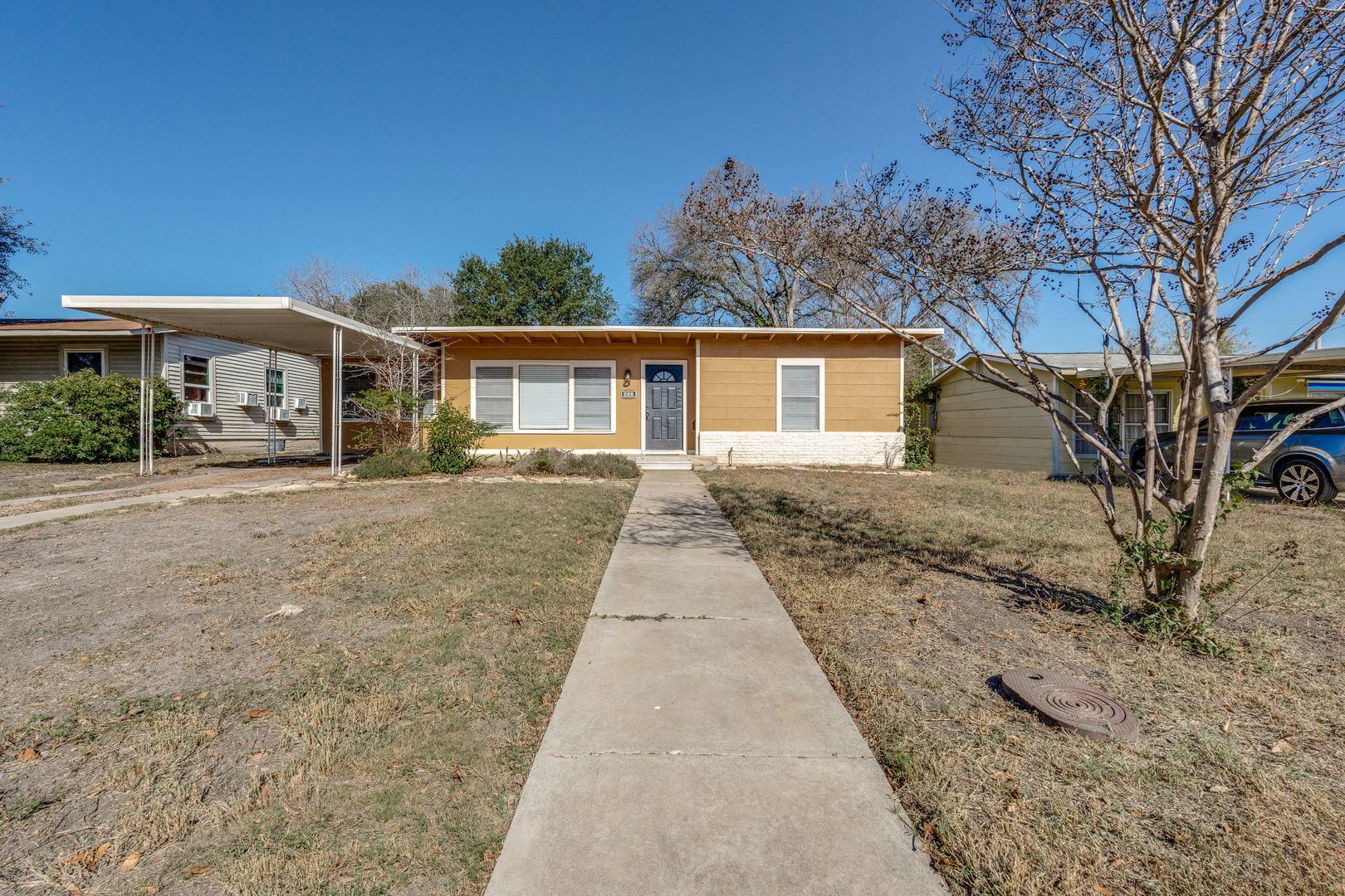 San Antonio House: 423 Olney Dr