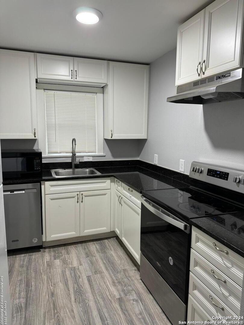 Alamo Heights House: 240 Inslee Ave Casita