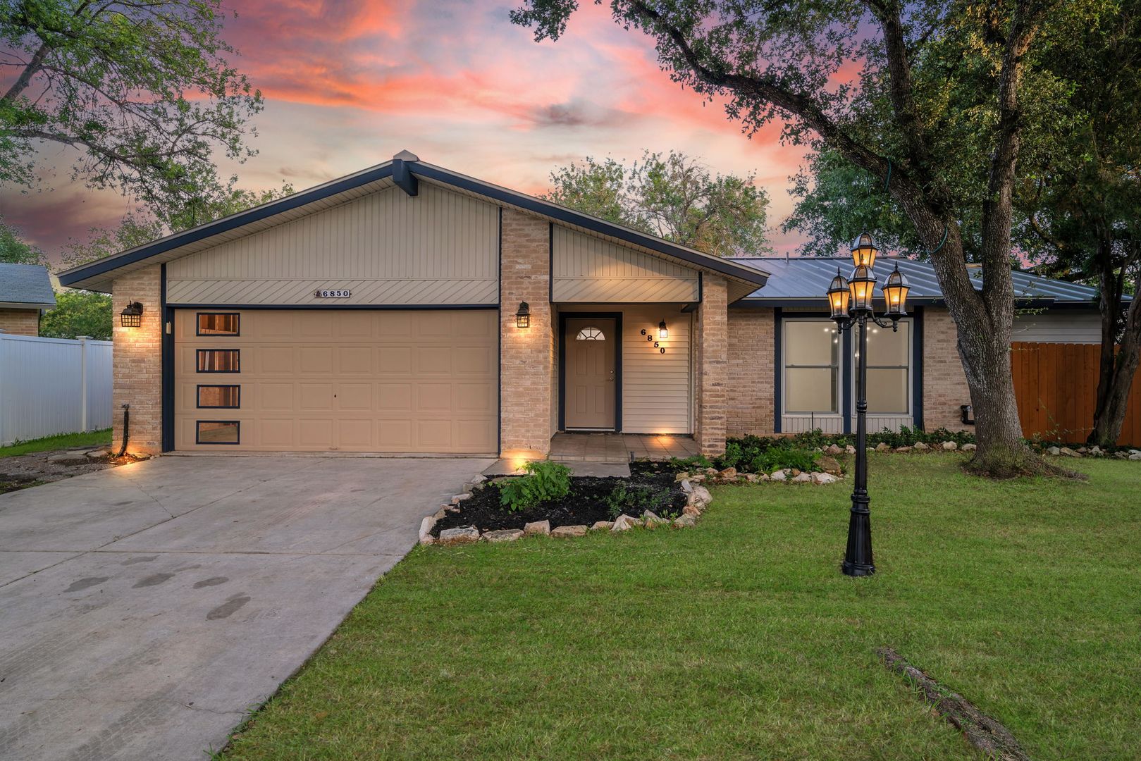 San Antonio House: 6850 Agua Calientes