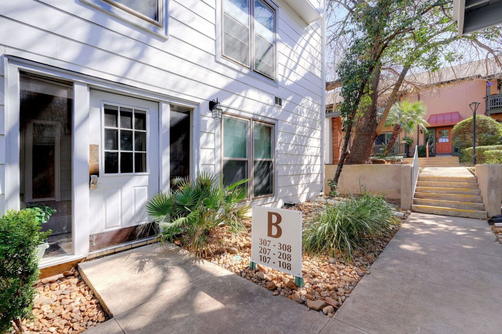 San Antonio Condo: 2300 Nacogdoches Rd #307B