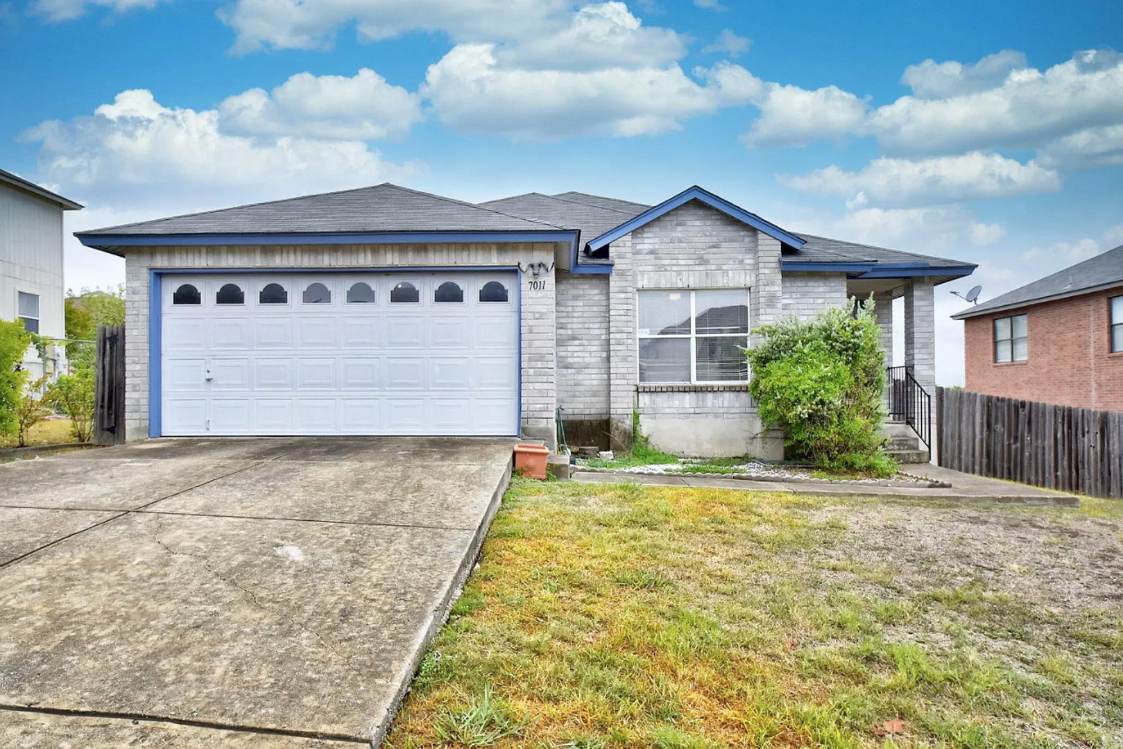 San Antonio House: 7011 Raintree Forest