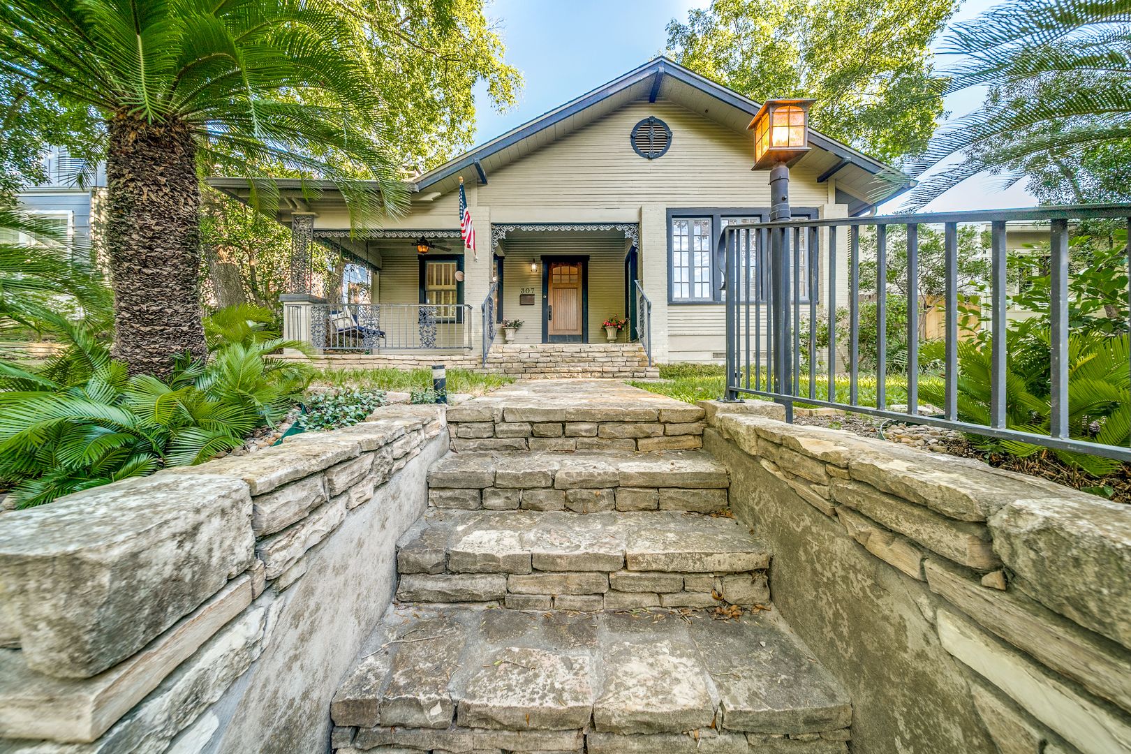 Alamo Heights House: 307 Rosemary Ave