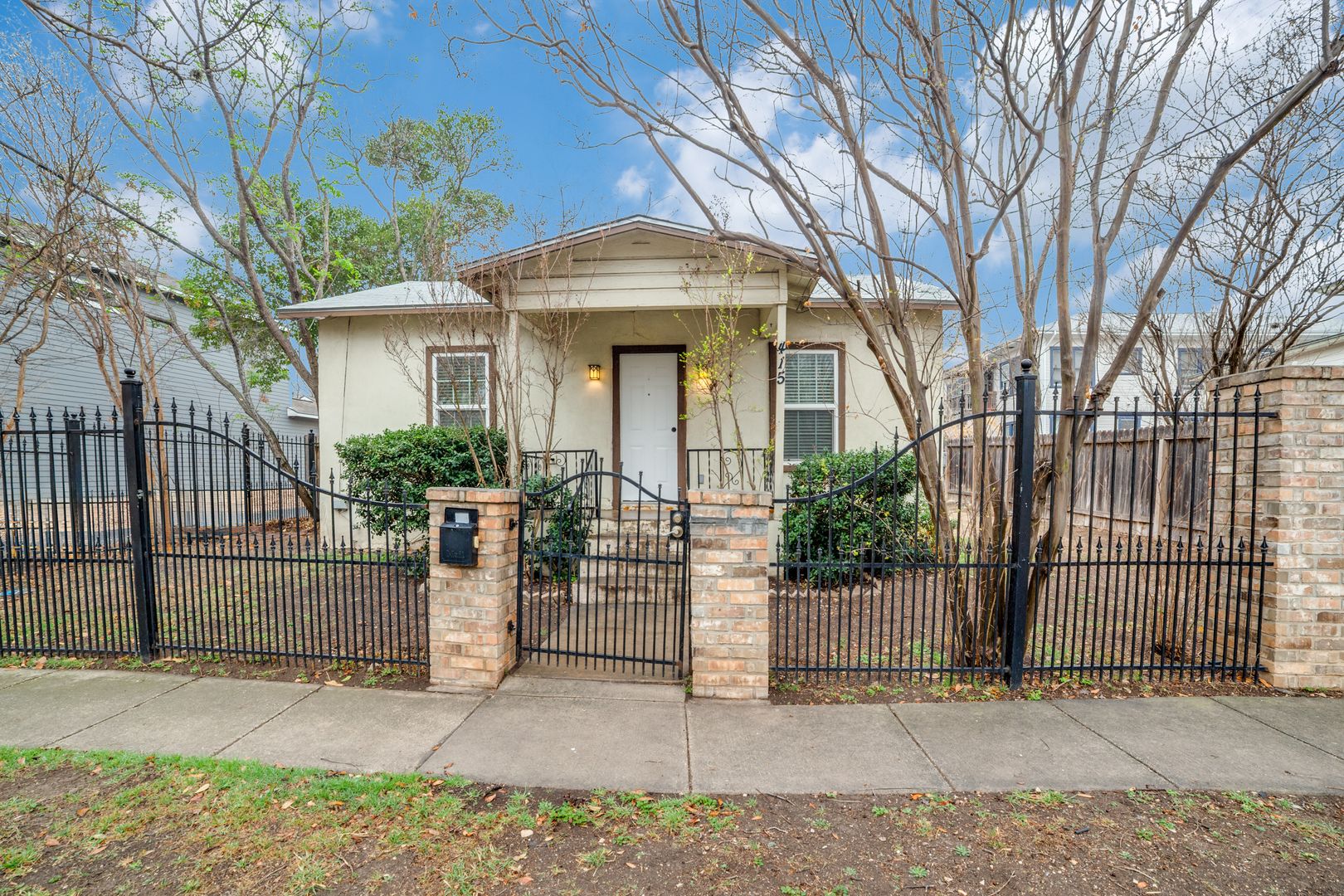 San Antonio House: 415 Kendall St.