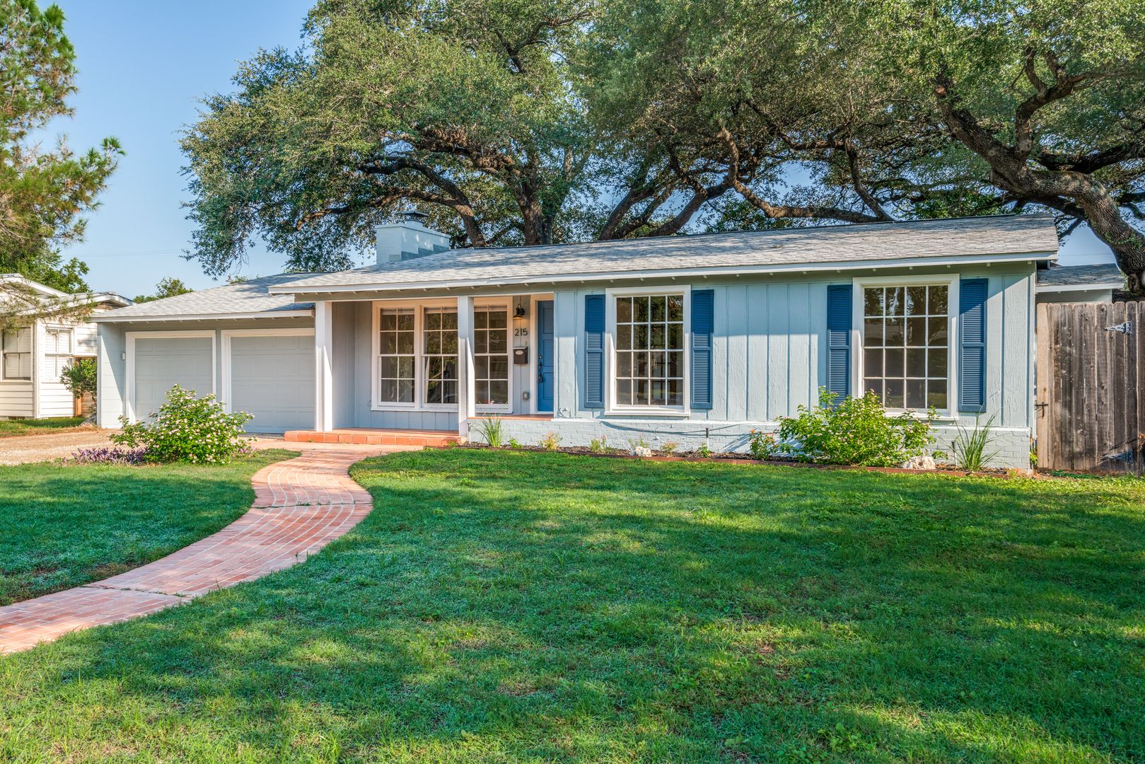 San Antonio House: 215 Woodcrest Dr