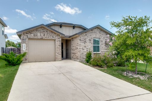 BEAUTIFUL 3-BEDROOM D.R. HORTON HOME IN REDBIRD RANCH – photo 1