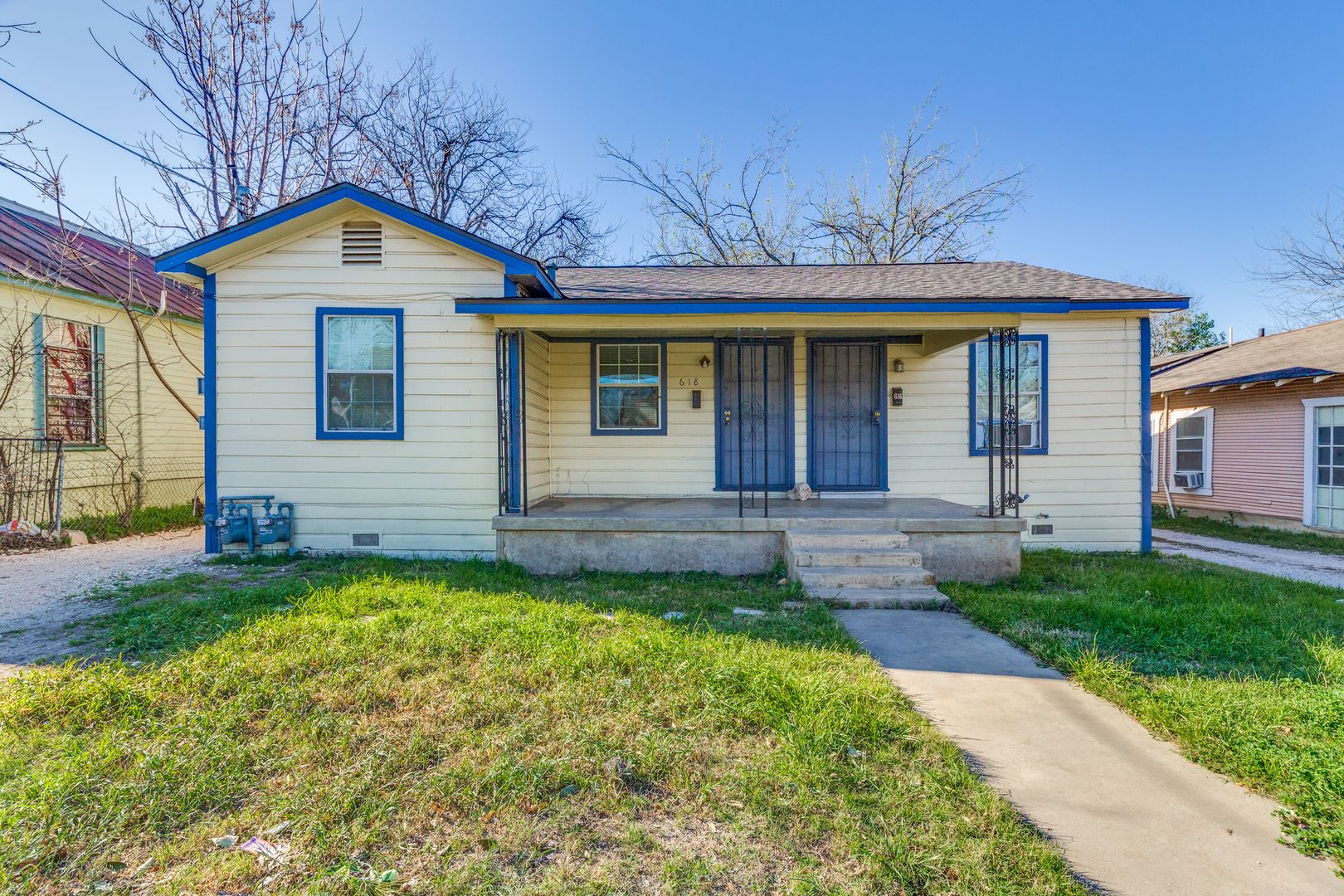 San Antonio Apartment: 616 & 618 Porter St