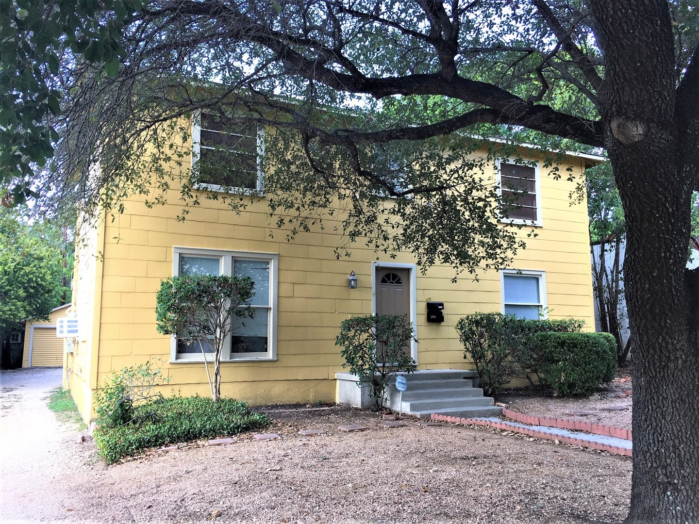 San Antonio House: 229 W Ridgewood Ct