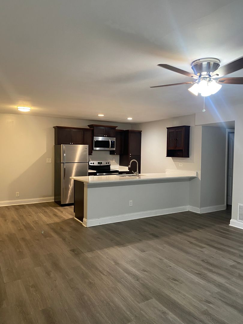 Alamo Heights Apartment: 211 Routt St.