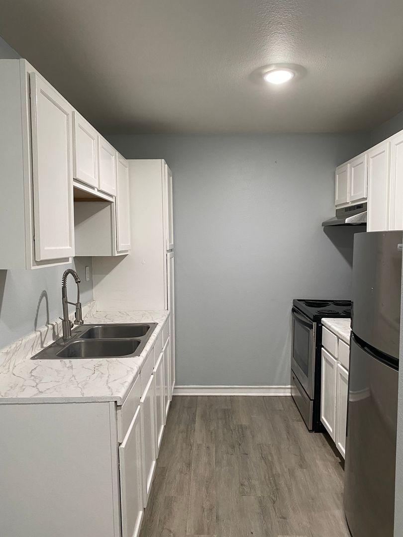 San Antonio Apartment: 1105 New Laredo Hwy