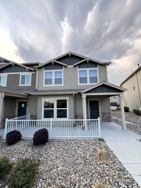 Gorgeous 3 Bedroom Townhouse in Lorson Ranch – photo 1