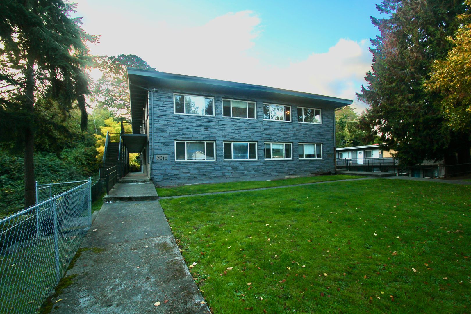 Seattle Apartment: 7001-7015 Rainier Ave S