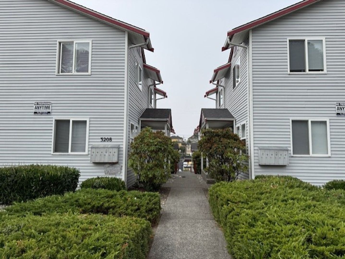 Everett Apartment: 3208 Hoyt AVE