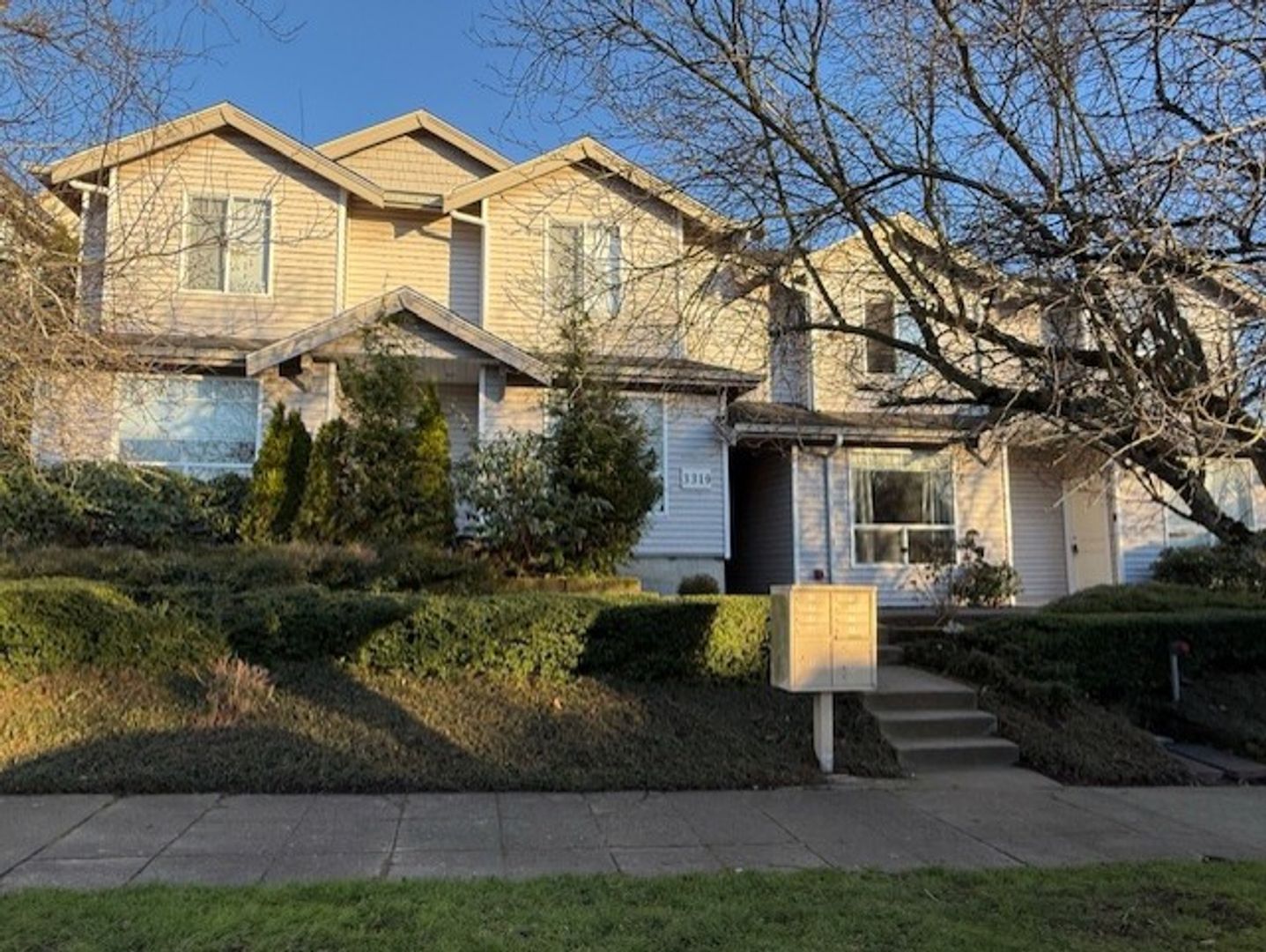 Everett Apartment: 3319 Rockefeller AVE