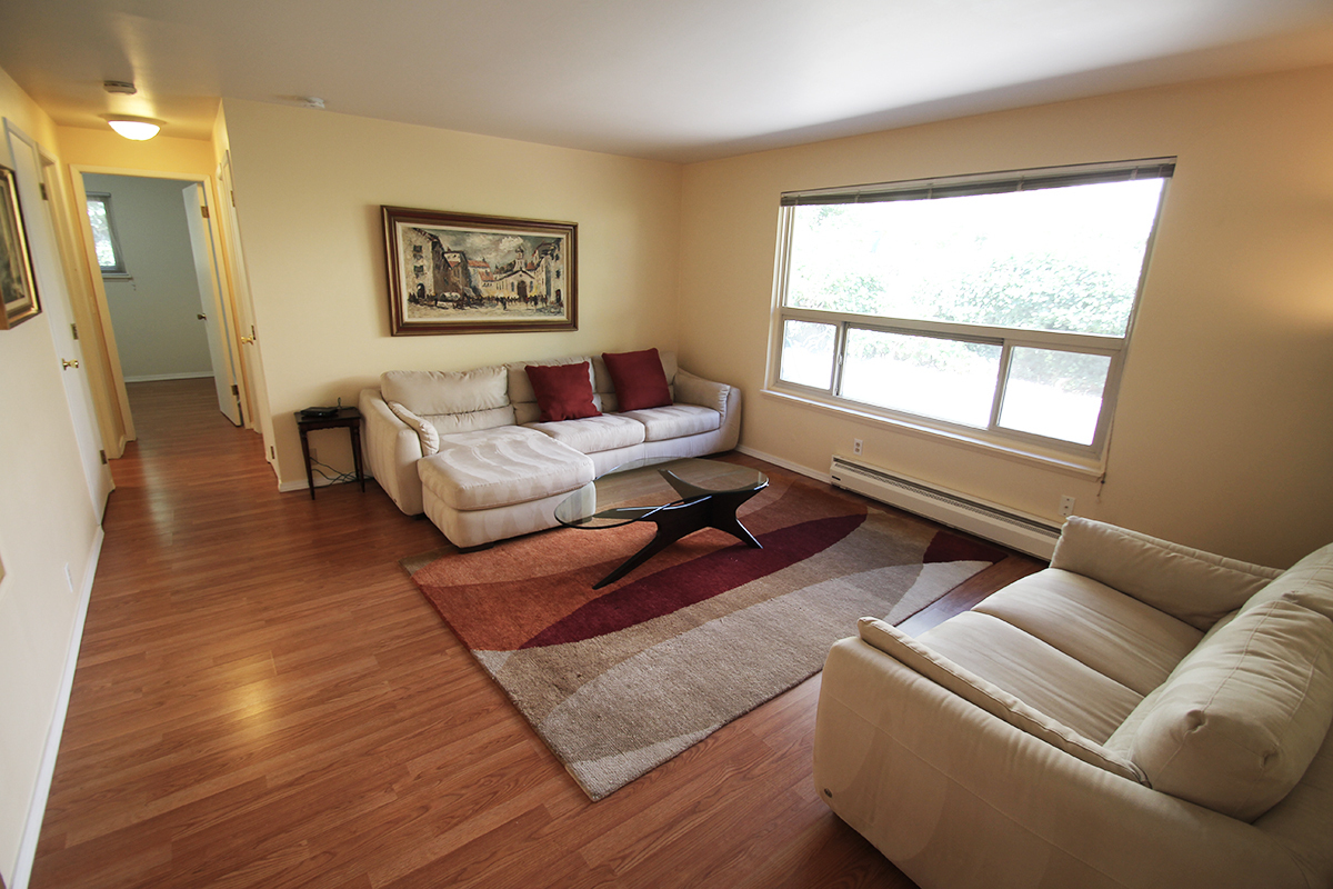 Seattle Apartment: 10525 24th AVE NE