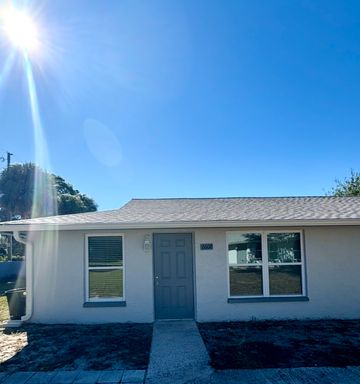 2/1 Close to Downtown New Port Richey – photo 1