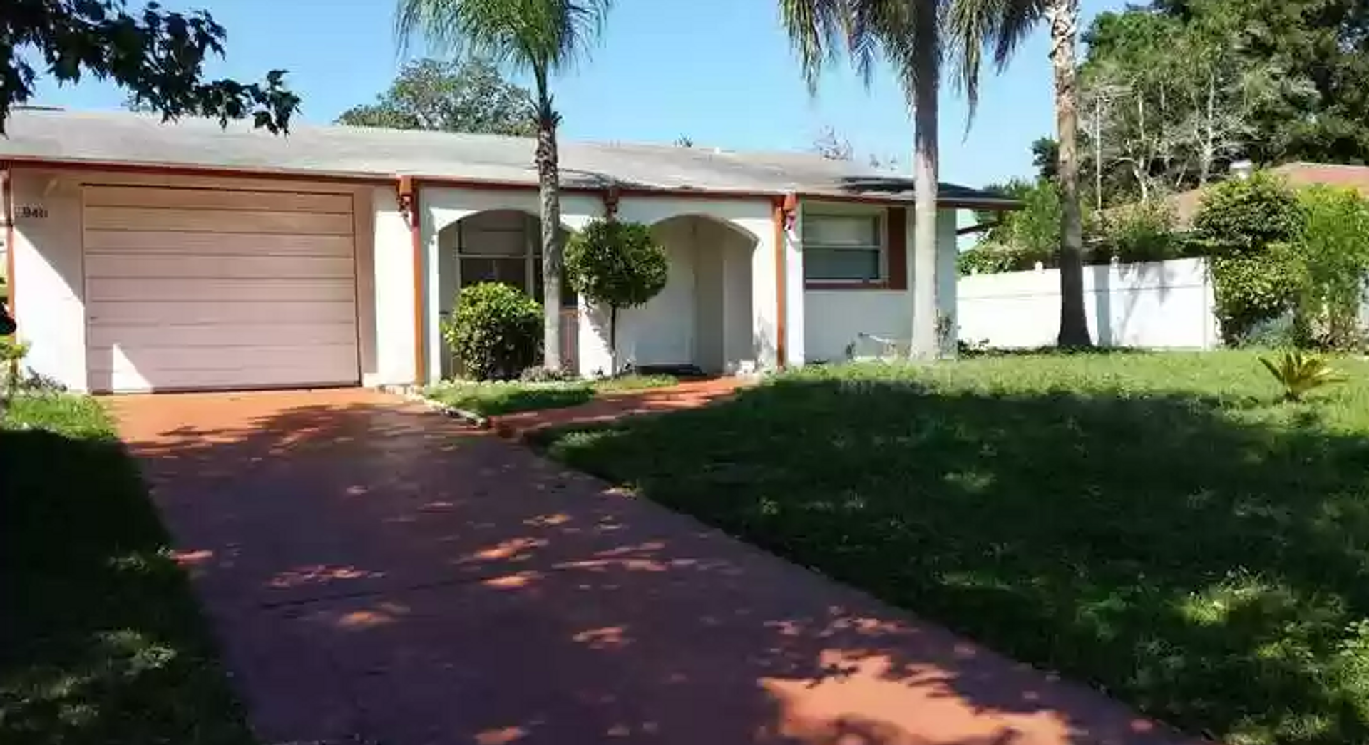 PORT RICHEY House: 9411 LEDGESTONE LANE