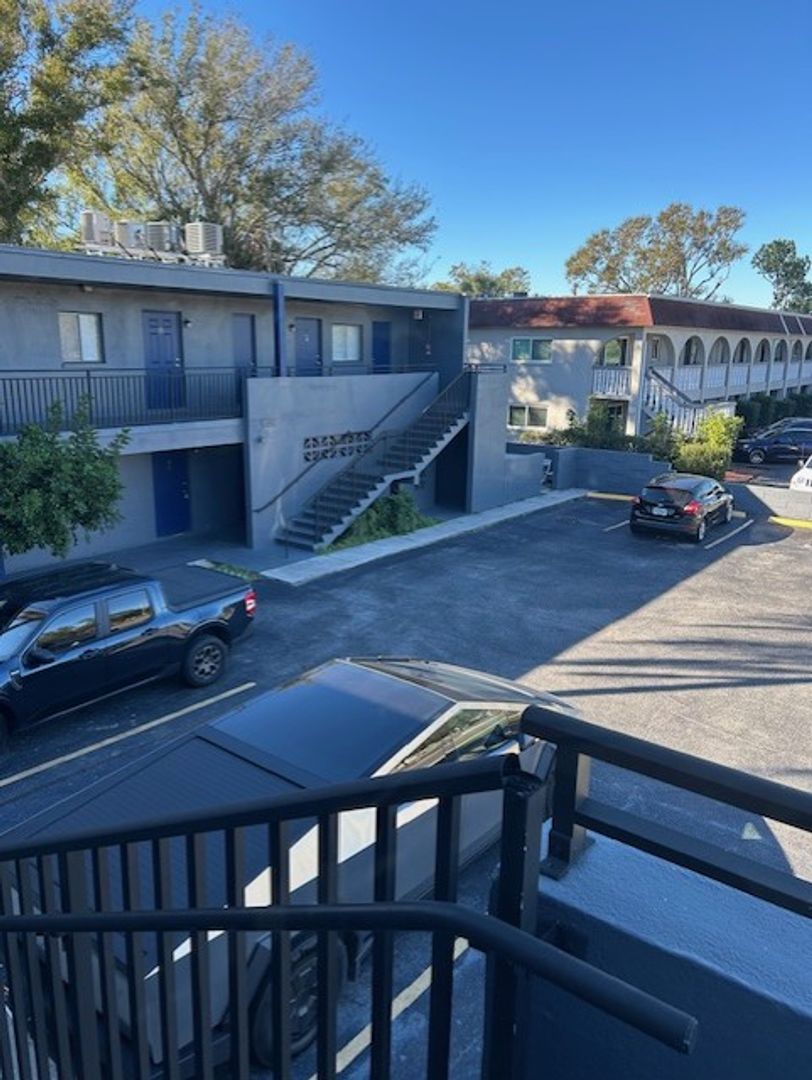 SAINT PETERSBURG House: 5860 22ND AVENUE NORTH