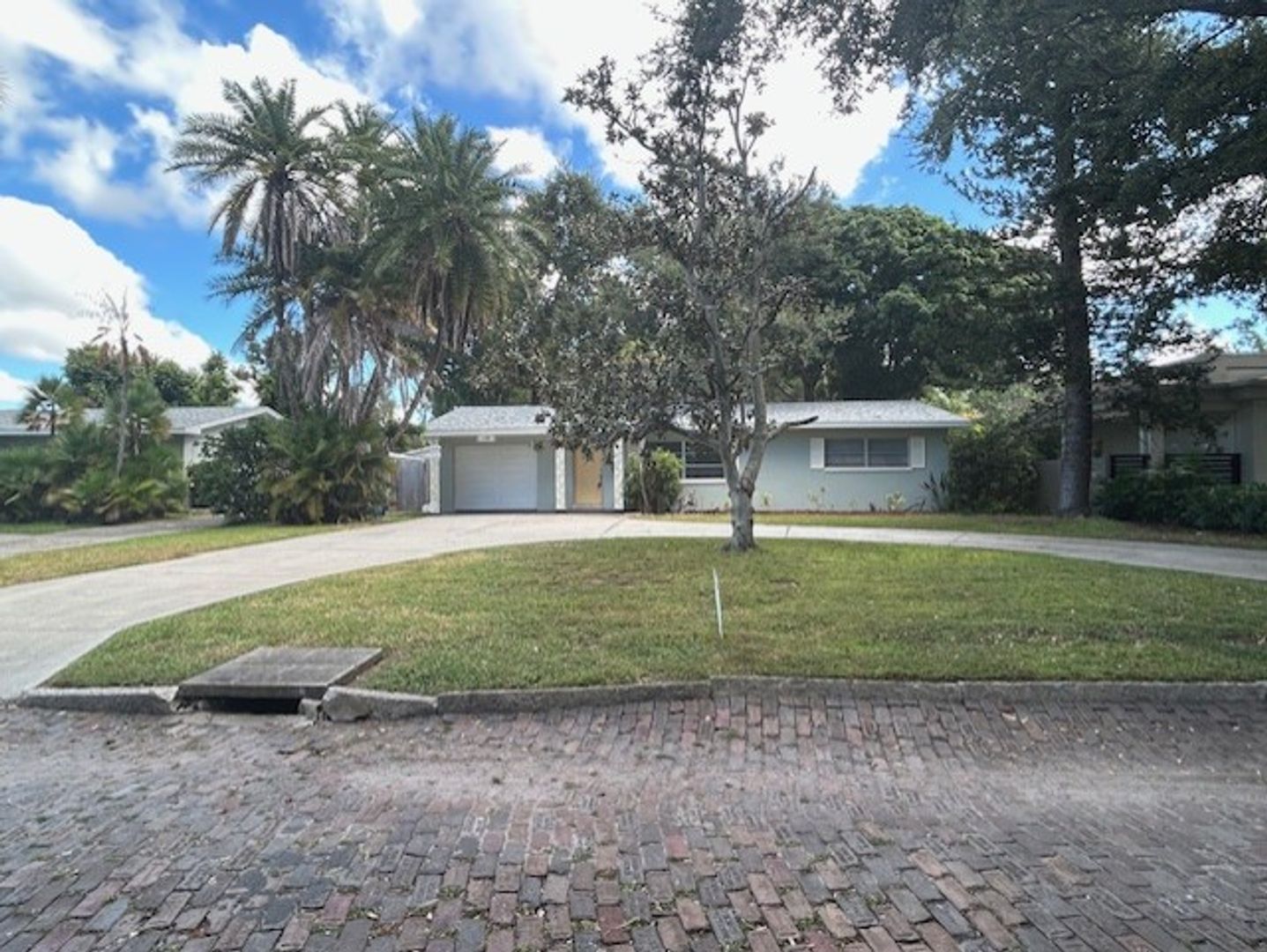 St Petersburg House: 1243 Jungle Avenue North