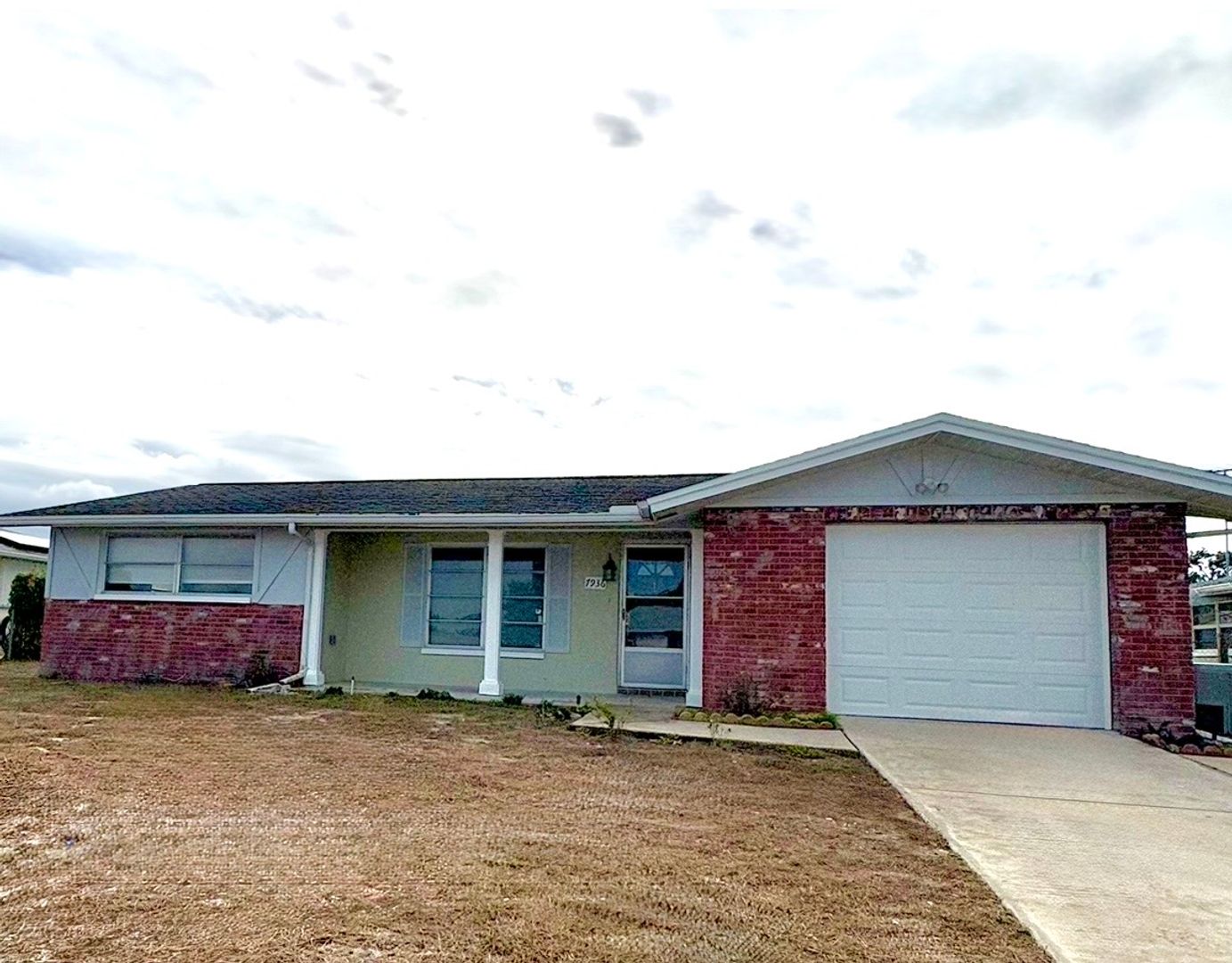 PORT RICHEY House: 7936 PINEAPPLE LANE