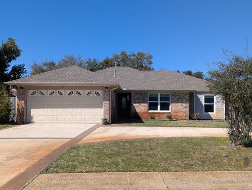 3 Bedroom, 2 Bath home in Navarre – photo 1