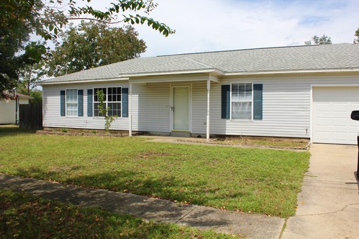 3 Bedroom / 2 Bath home in Navarre – photo 1