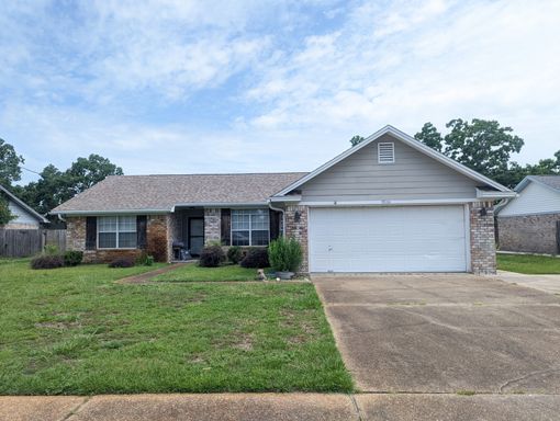 3 Bedroom 2 Bath home in Navarre – photo 1