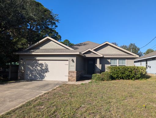 4 Bedroom / 2 Bath home in Navarre – photo 1