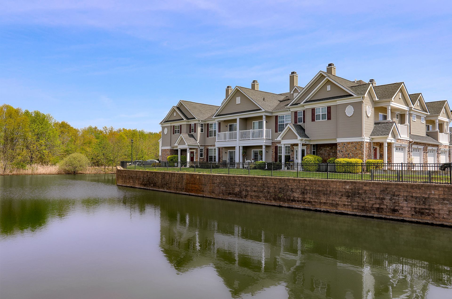 Mount Laurel Apartment: 2100 Deal Drive