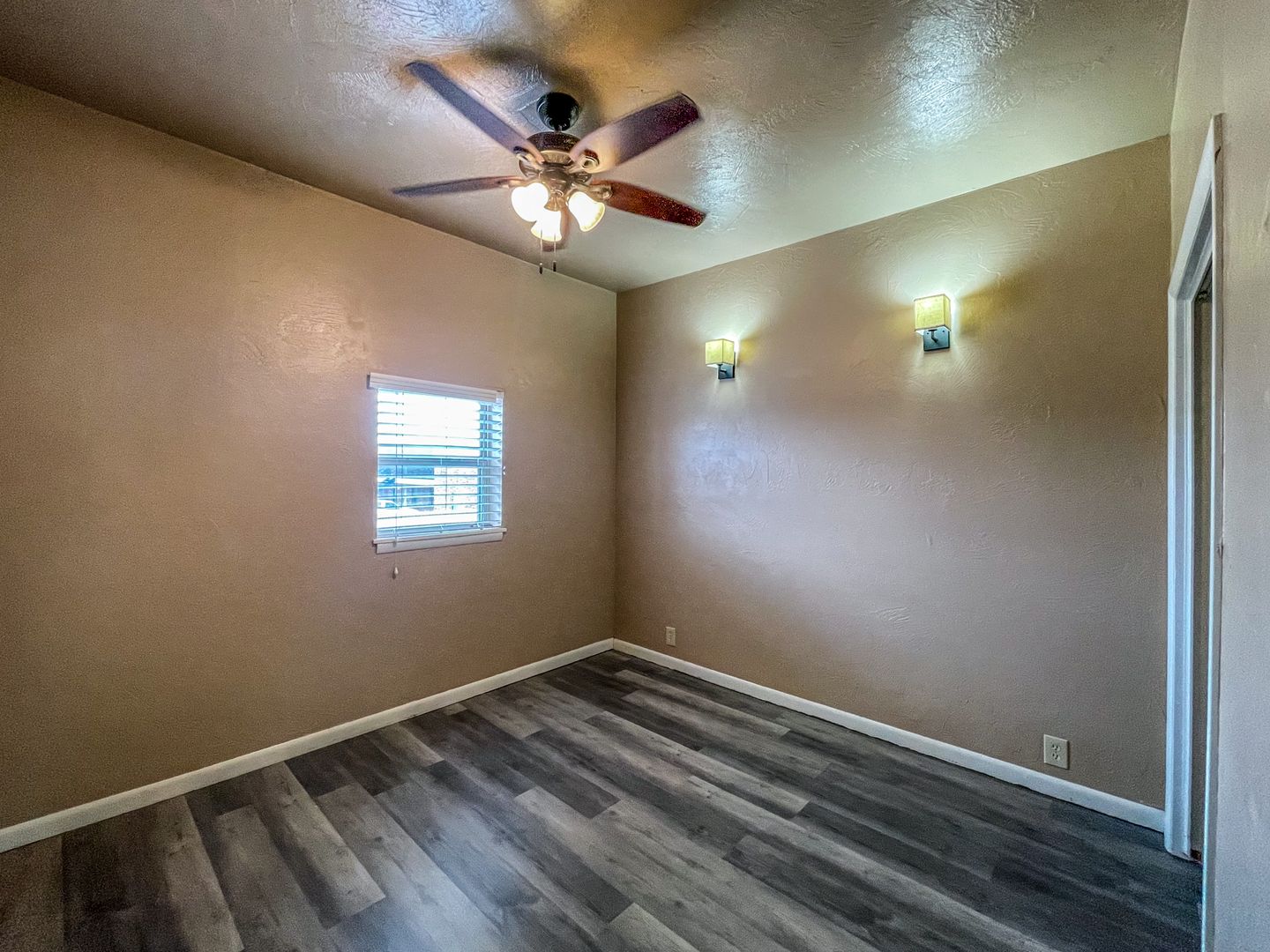 Weatherford Apartment: 119 W. Davis