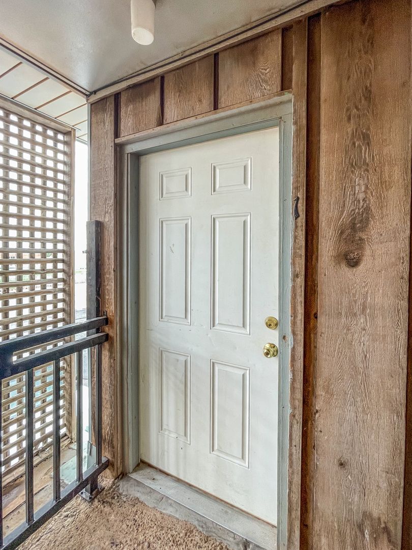 Weatherford Apartment: 301 W. Davis