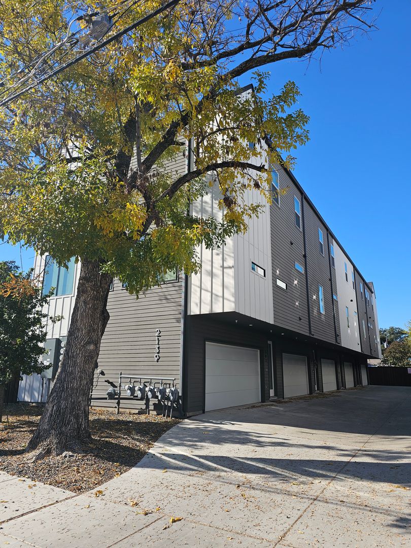 DALLAS Condo: 2139 MAIL AVE# 101