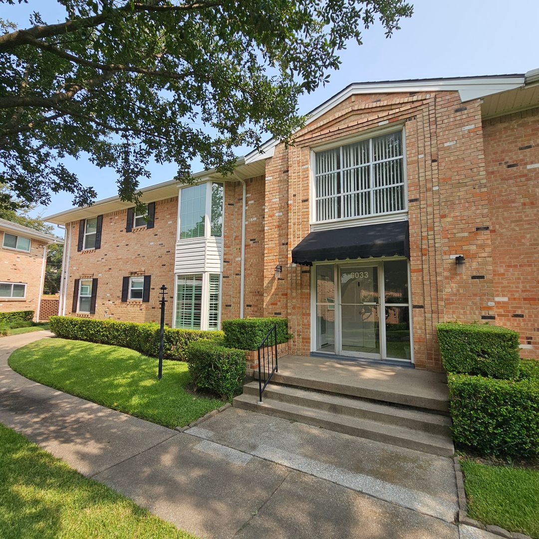 DALLAS Condo: 6033 SANDHURST # D