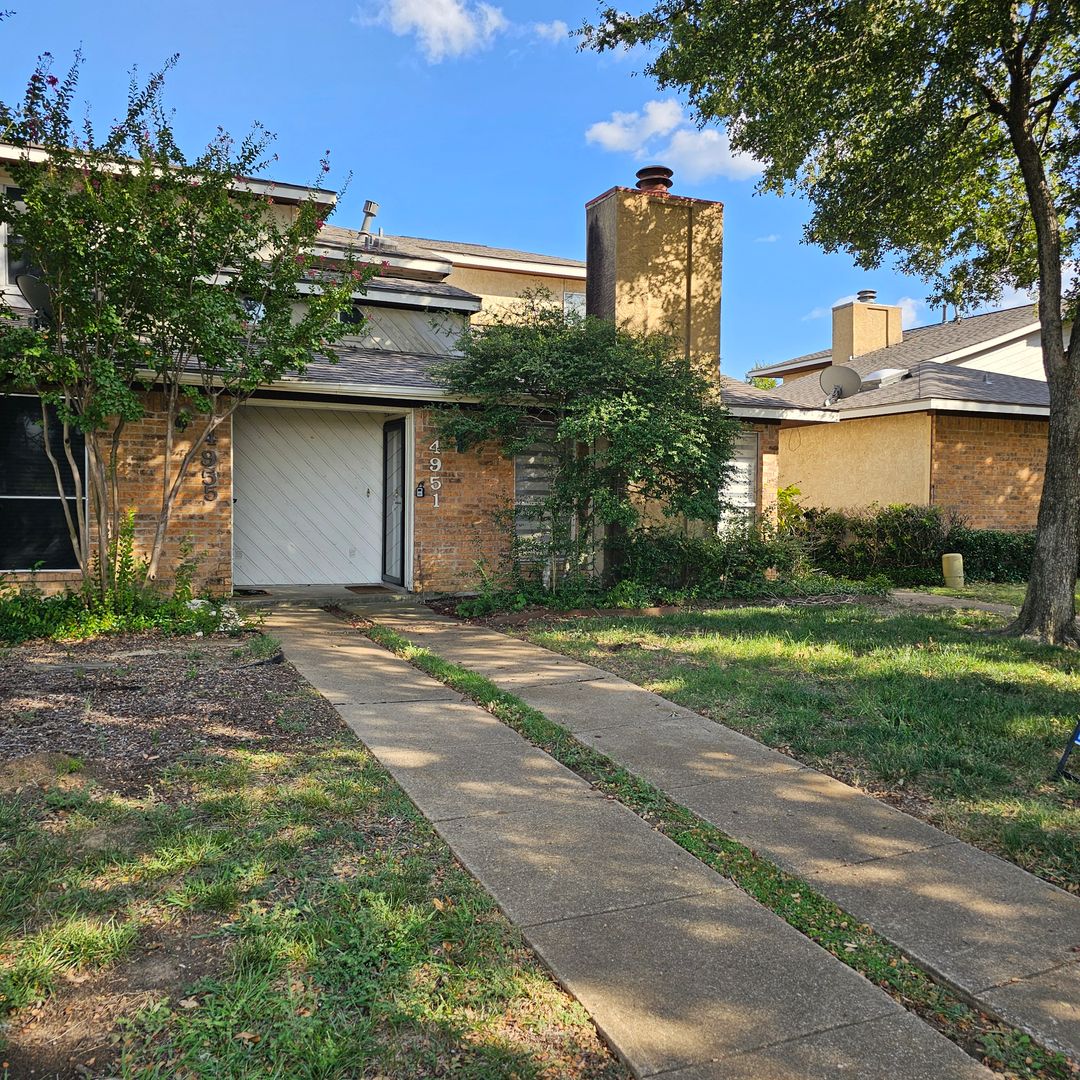 MESQUITE Townhome: 4951 REGAL BLUFF