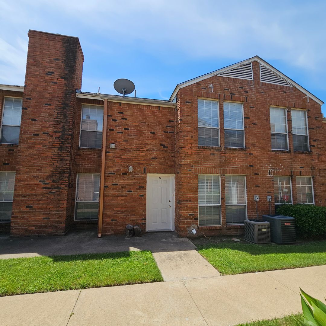 IRVING Apartment: 1400 DARR  ST# C