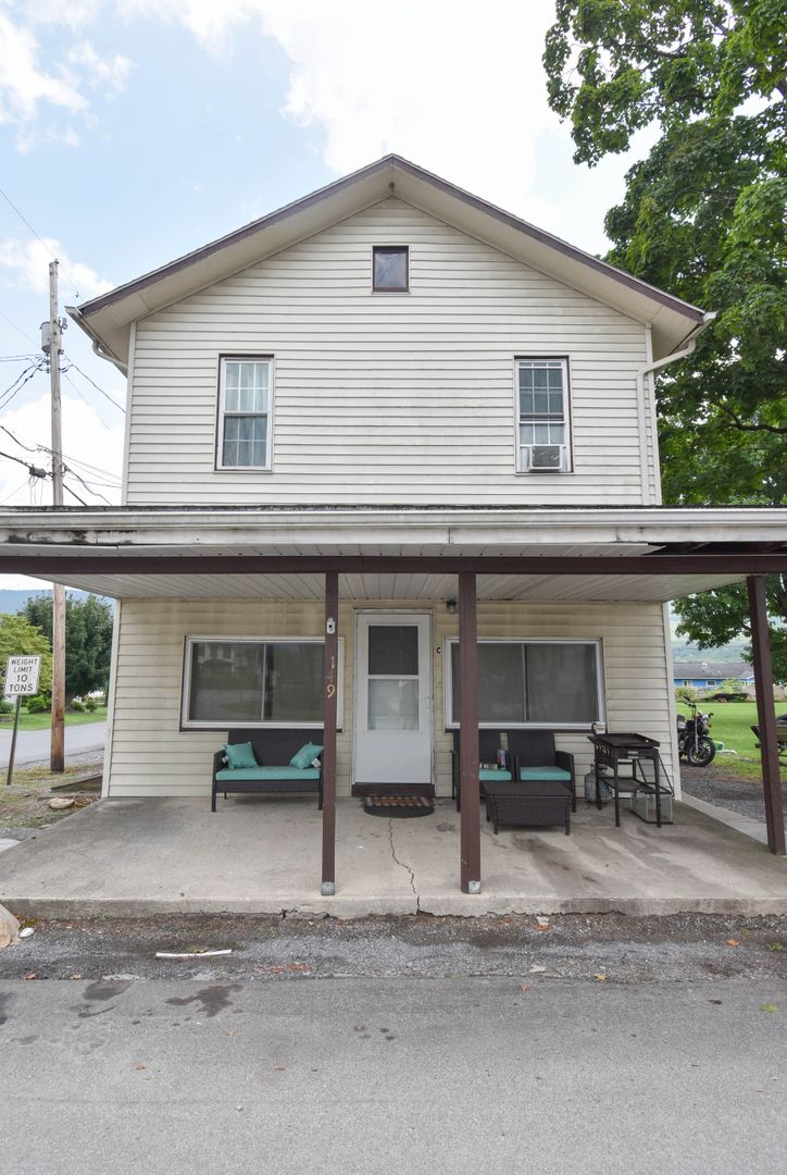 Blanchard Apartment: 194 Main Street