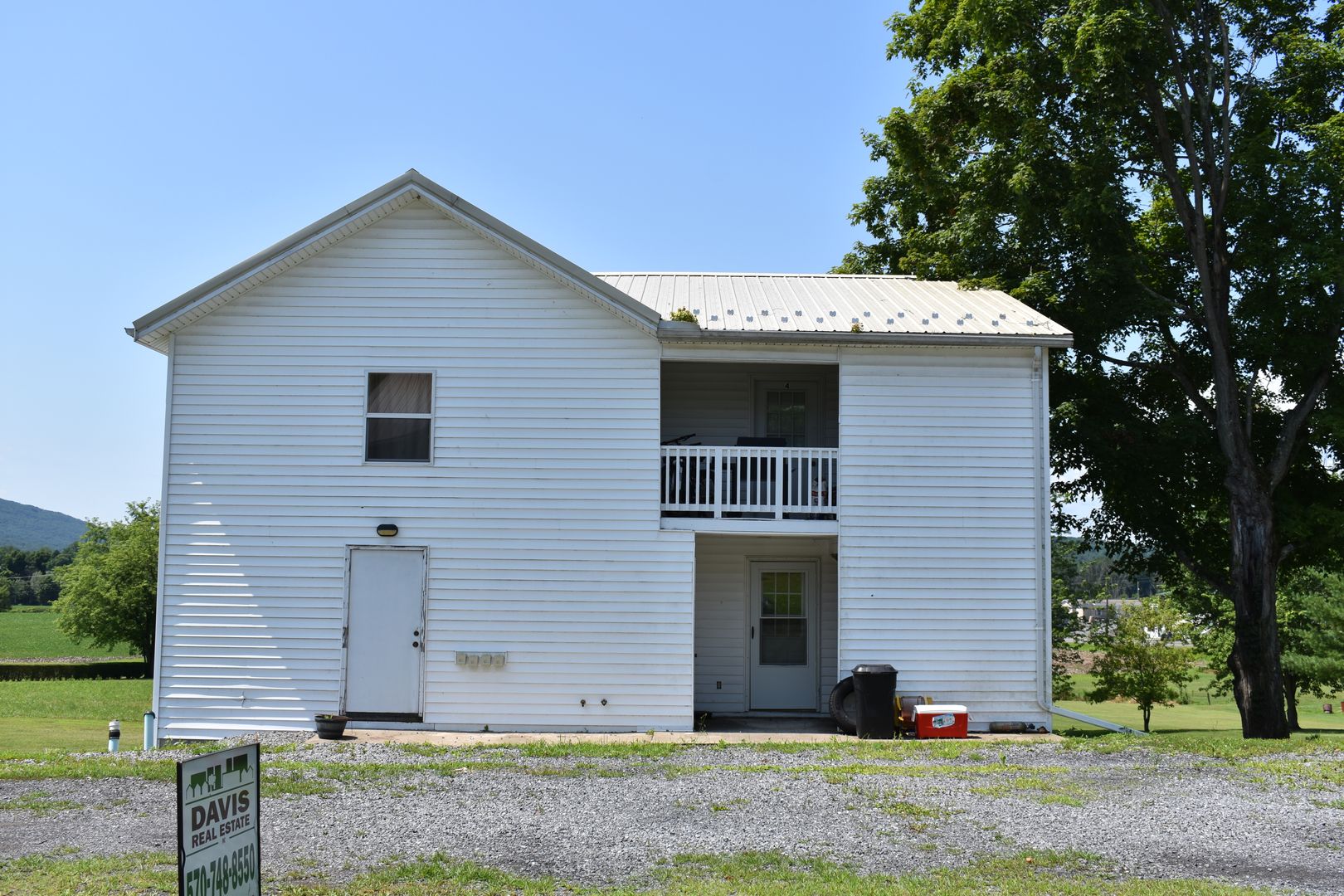 Blanchard Apartment: 135 Kunes Street