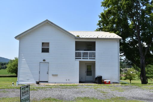 2 Bedroom Blanchard Apartment with Off-Street Parking!
