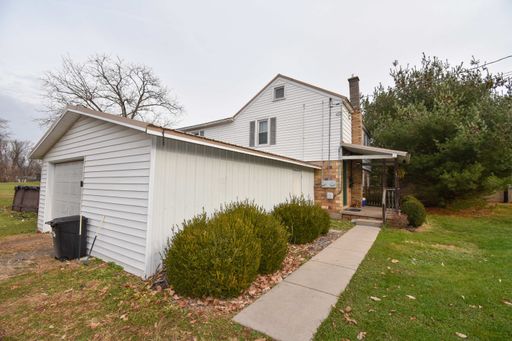 Two Bedroom Apartment in Mill Hall with a Garage!