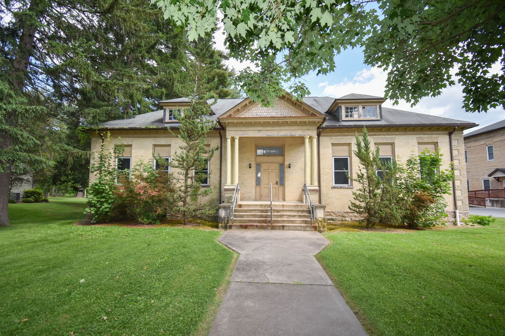 Woolrich Apartment: 4-8 Main St.