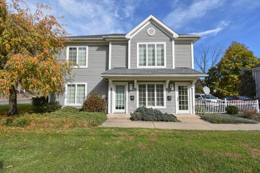 Two Bedroom with Parking, Laundry Connections & more – photo 1