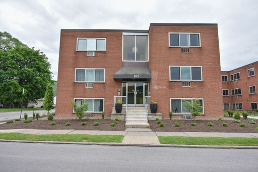 Two Bedroom by the Levee with Most Utilities Included!