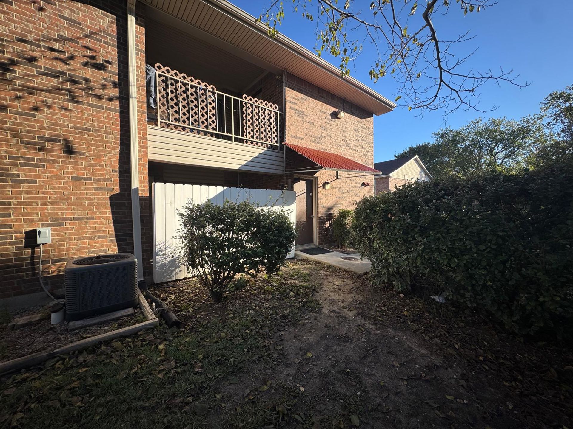 Wylie Apartment: 105 S Fifth St